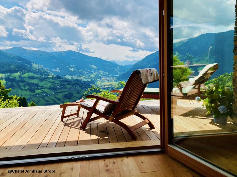 Chalet Almhaus Strobl_Blick vom Schlafzimmer auf Mitterberg, Mirnock, Br