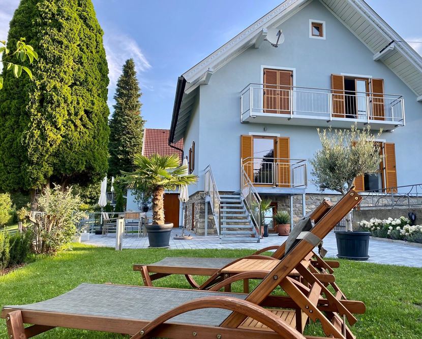 Ferienhaus EulenNest Terrasse-Garten