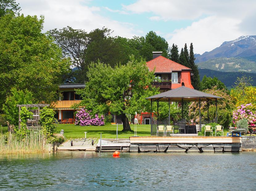 Villa Seegarten vom See aus gesehen