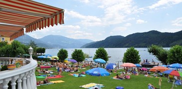 Strandbad Ertl mit Liegewiese und Terrasse