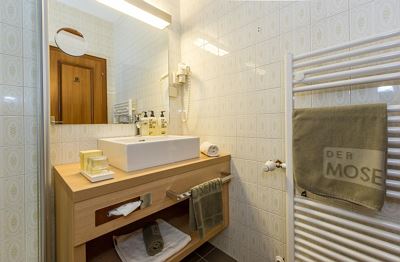 Double room, shower, toilet, balcony