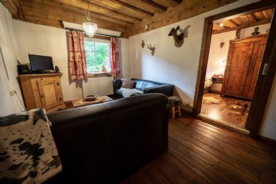 Apartment, separate toilet and shower/bathtub, facing the mountains