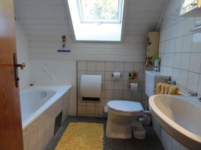 Apartment, bath, toilet, facing the garden