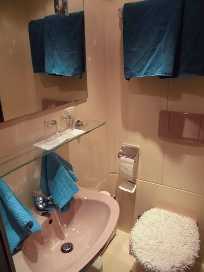 Triple room, shower, toilet