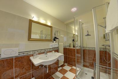 Junior suite, doccia, WC, sud