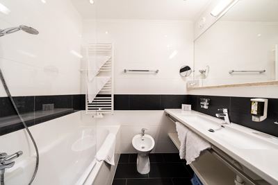 Camera per famiglie, bagno, WC, vista lago