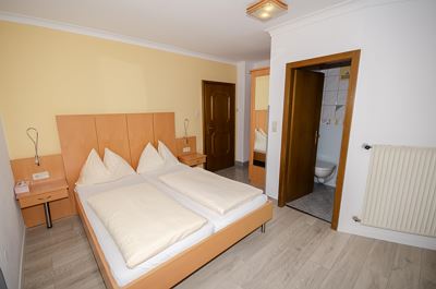 Junior suite, shower, toilet, balcony