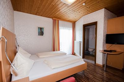 Double room, shower or bath, toilet, balcony