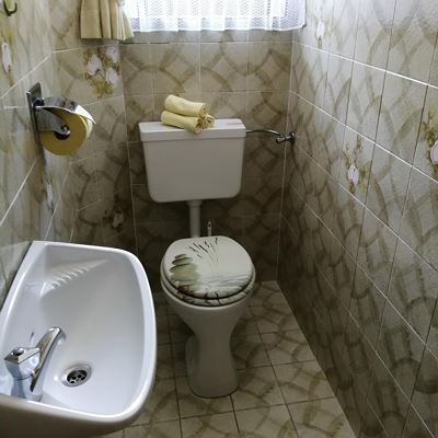 Appartamento, bagno, WC, lato giardino