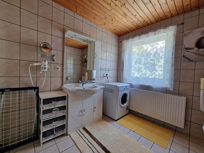 Apartment, shower and bath, toilet, 2 bed rooms