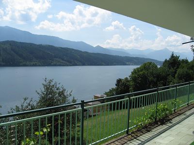 Apartment mit Terrasse und Seeblick