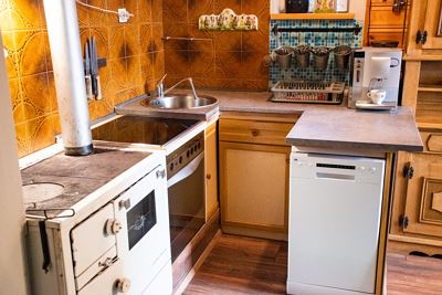 Holiday home, shower and bath, toilet, facing the forest