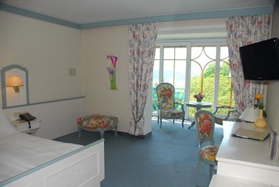 Double room, shower or bath, toilet, balcony