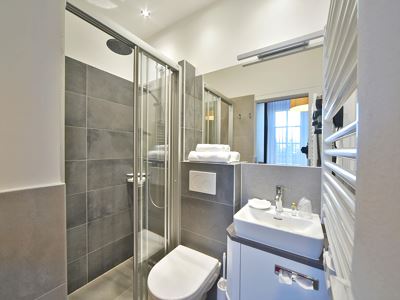 Double room, shower, toilet