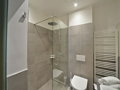 Double room, shower, toilet