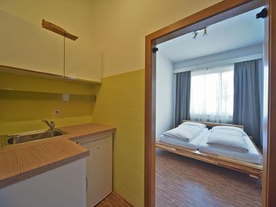 Apartment, bathtub, facing the pool