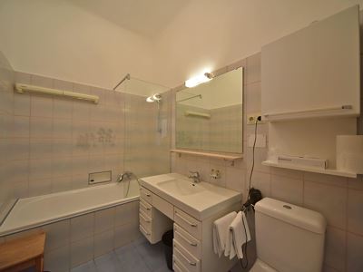 Apartment, bathtub, facing the pool