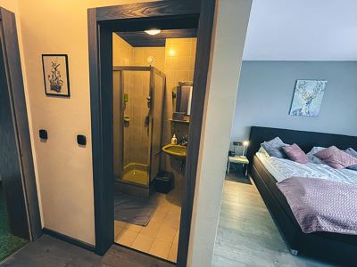 Doppelzimmer 5, WC und Dusche getrennt, Südbalkon