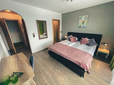 Doppelzimmer 5, WC und Dusche getrennt, Südbalkon