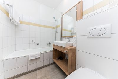 Double room, shower or bath, toilet, balcony