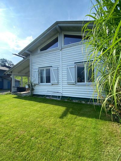 Holiday home, bath, toilet, lake view