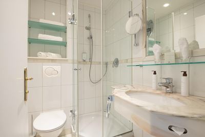 Double room, shower, toilet