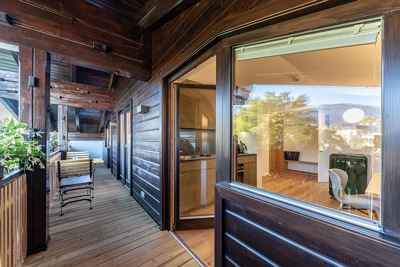 Apartment, separate toilet and shower/bathtub, facing the mountains