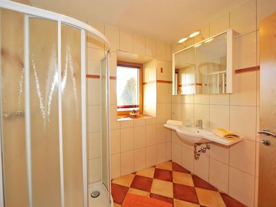 Camera per famiglie, doccia, WC, 2 camere da letto