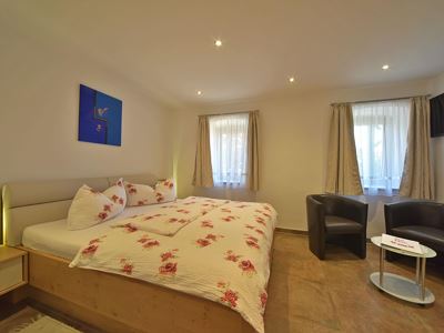 Double room, bath, toilet, ground floor