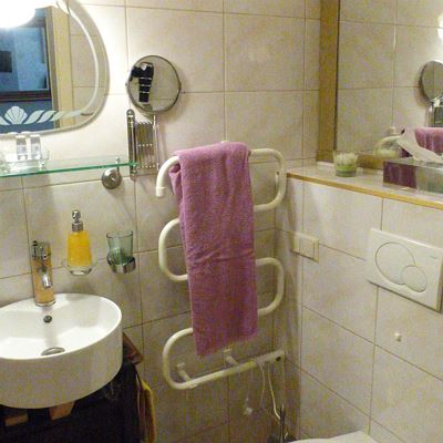 Double room, shower, toilet, superior