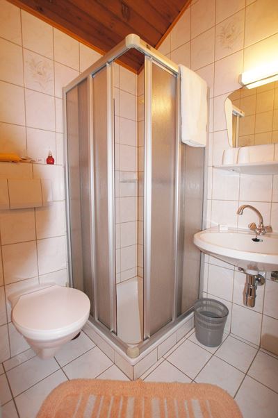 Camera per famiglie, doccia, WC, 2 camere da letto