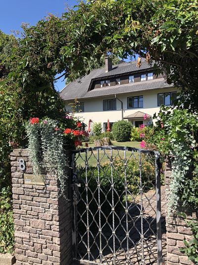 Double room, shower, toilet, facing the garden