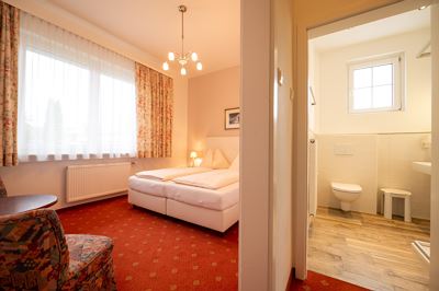 Double room, shower, toilet