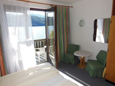 Double room, shower, toilet, lake view