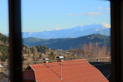 Dreibettzimmer mit Aussicht auf die Berge