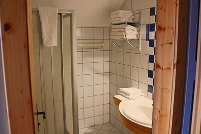 Familienzimmer mit separater Toilette und Bad und Balkon