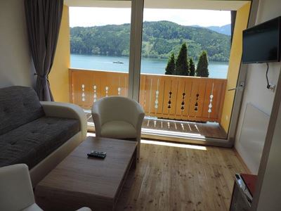 Familienzimmer mit Balkon und Seeblick