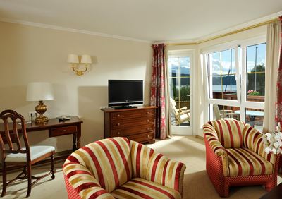 Suite, shower and bath tub, lake view