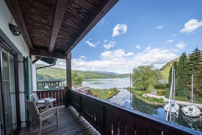 Double room, shower and bath tub, lake view