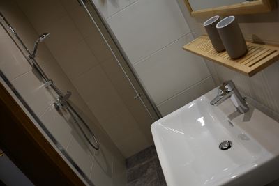 Apartment, shower and bath, toilet, 2 bed rooms