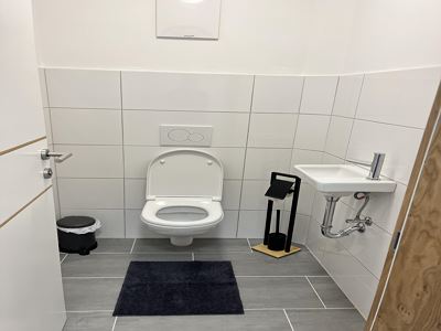 Appartamento, doccia e bagno, WC, lato giardino