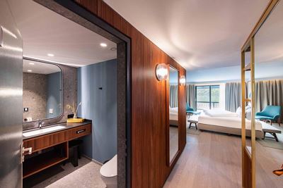 Junior suite, bagno, WC, vista lago