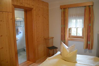 Double room, shower, toilet