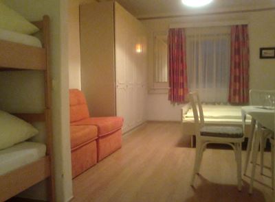 4-bed room, shower, toilet, north