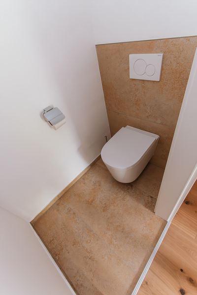 Apartment, bath, toilet, facing the garden