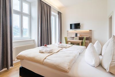 Doppelzimmer in der Villa mit Balkon