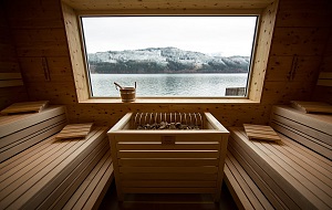 RELAXING AT THE LAKE MILLSTATT BATHHOUSE