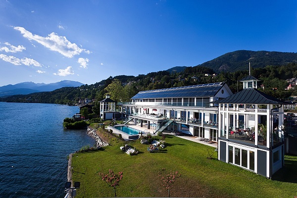 Lake Millstatt Bathhouse in Millstatt