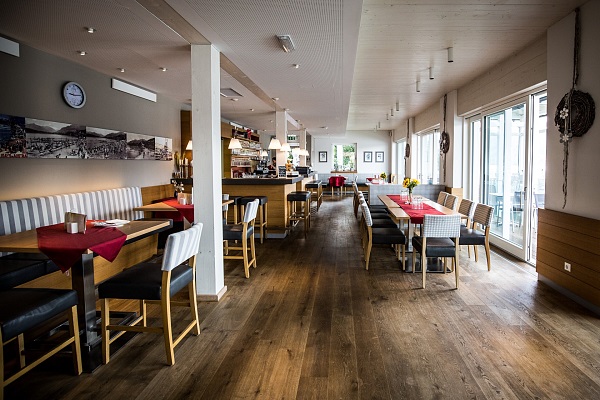 Restaurant L'Onda in the bath house at Lake Millstätter See