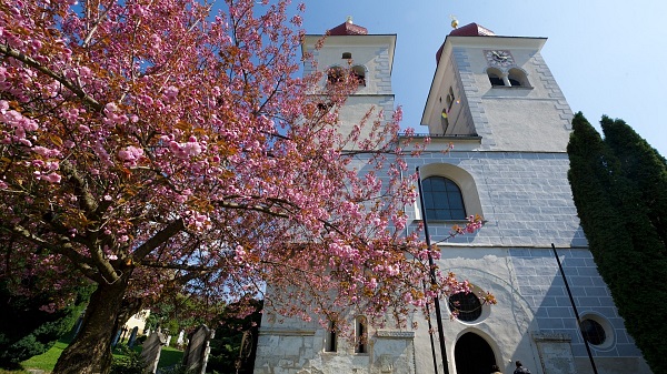 Das prächtige Stift Millstatt im Frühling